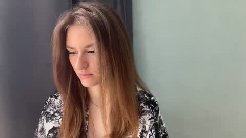 Snapshot of maiabarthe chatting on 17, 4, 2026 M I A online show from 17, 4, 2026