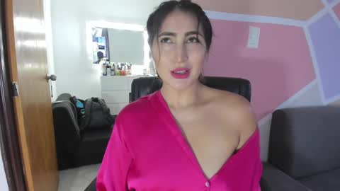 Snapshot of maiaconnor chatting on 17, 9, 2025 online show from 17, 9, 2025