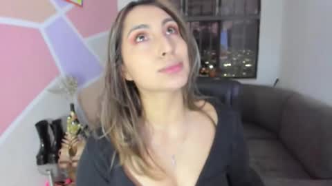 Snapshot of maiaconnor chatting on 7, 3, 2026 online show from 7, 3, 2026