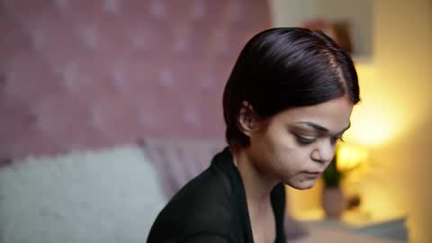 Snapshot of maiamini chatting on 26, 10, 2025 Maia online show from 26, 10, 2025