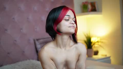 Snapshot of maiamini chatting on 13, 12, 2025 Maia online show from 13, 12, 2025