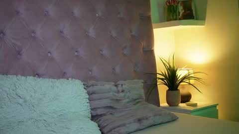  Maia  online show from 6, 4, 2026