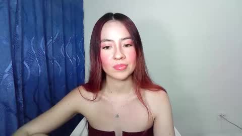 Snapshot of maiarosse_ chatting on 14, 12, 2025 MaiaRosse online show from 14, 12, 2025