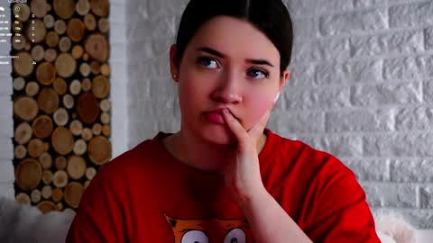 Snapshot of maidabuoy chatting on 7, 4, 2026 Lucy online show from 7, 4, 2026