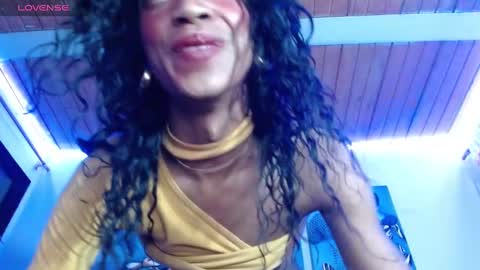 Snapshot of maidi_hot chatting on 1, 1, 2025 Bella Maidi online show from 1, 1, 2025
