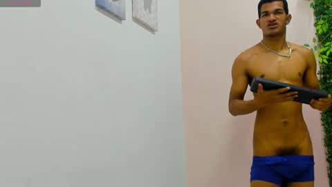 Snapshot of maikol_twinkx chatting on 5, 12, 2025 maikol_twinkx online show from 5, 12, 2025