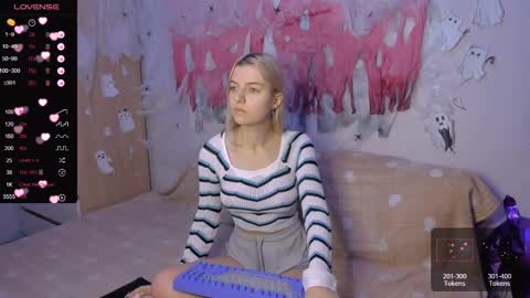 Snapshot of mailin_harrington chatting on 12, 12, 2024 Your kitty online show from 12, 12, 2024