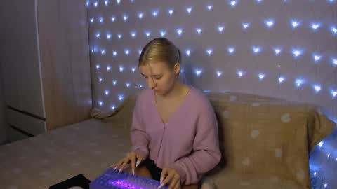 Snapshot of mailin_harrington chatting on 6, 2, 2025 Your kitty online show from 6, 2, 2025