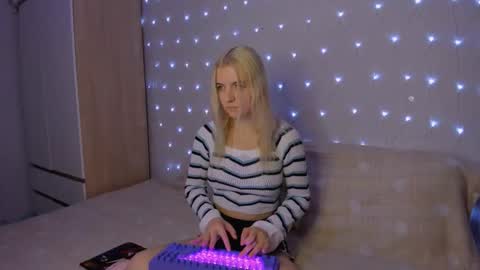 Snapshot of mailin_harrington chatting on 27, 9, 2025 Your kitty online show from 27, 9, 2025