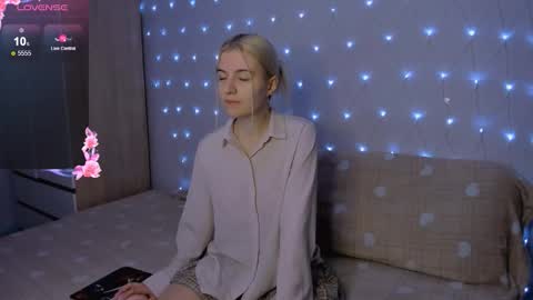 Snapshot of mailin_harrington chatting on 11, 10, 2025 Your kitty online show from 11, 10, 2025