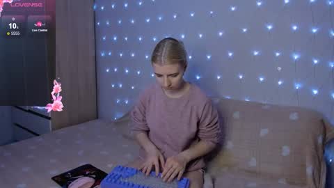 Snapshot of mailin_harrington chatting on 12, 10, 2025 Your kitty online show from 12, 10, 2025