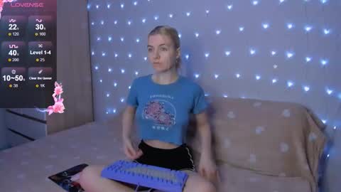 Snapshot of mailin_harrington chatting on 19, 10, 2025 Your kitty online show from 19, 10, 2025