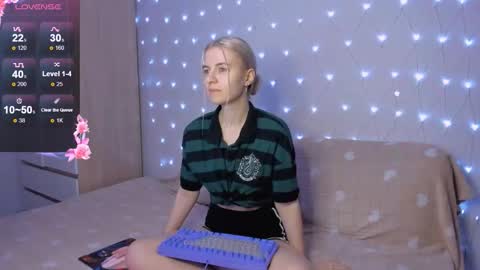 Snapshot of mailin_harrington chatting on 6, 11, 2025 Your kitty online show from 6, 11, 2025