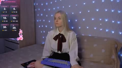 Snapshot of mailin_harrington chatting on 13, 11, 2025 Your kitty online show from 13, 11, 2025