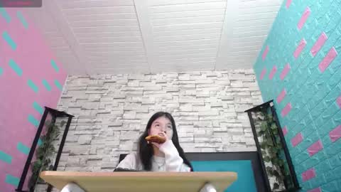  MAILY CAN  online show from 22, 9, 2025