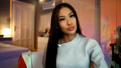 Snapshot of maistream chatting on 7, 11, 2025 Mai online show from 7, 11, 2025