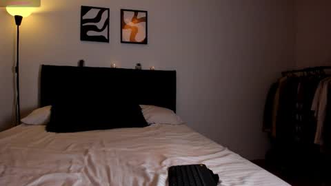 maite_evanss_ online show from 10, 3, 2026