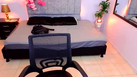 Snapshot of maite_stone1 chatting on 4, 10, 2025 MAITE STONE1 online show from 4, 10, 2025