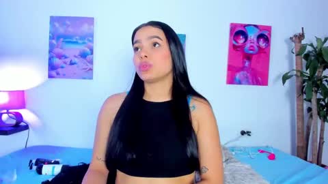 Snapshot of maithe_022 chatting on 13, 9, 2025 mai online show from 13, 9, 2025