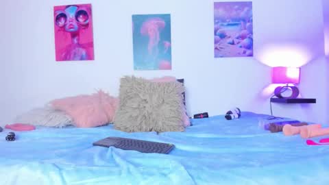 Snapshot of maithe_022 chatting on 23, 10, 2025 mai online show from 23, 10, 2025