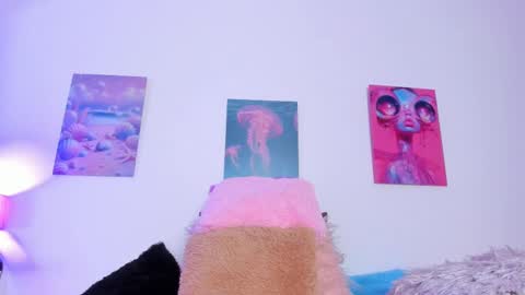 Snapshot of maithe_022 chatting on 17, 11, 2025 mai online show from 17, 11, 2025