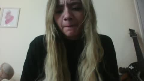 majo_gomezz online show from 17, 11, 2025