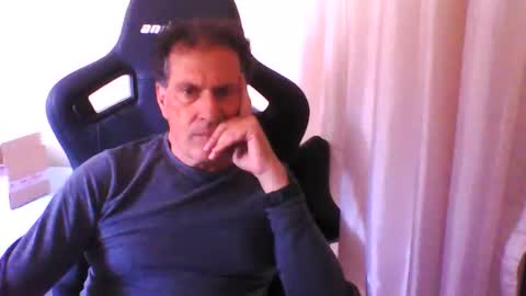 Snapshot of makis8989 chatting on 22, 4, 2026 makis8989 online show from 22, 4, 2026