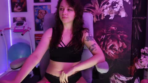 Snapshot of makiyahbelle2 chatting on 8, 2, 2025 MakiyahBelle online show from 8, 2, 2025