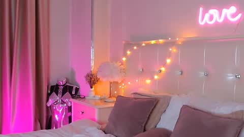 Snapshot of maksine chatting on 12, 1, 2026 Lia online show from 12, 1, 2026