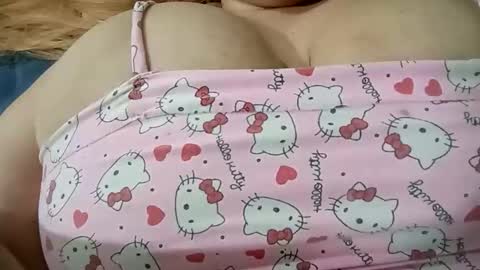 Snapshot of mally_cooperr chatting on 15, 11, 2025 Aleja zapata online show from 15, 11, 2025