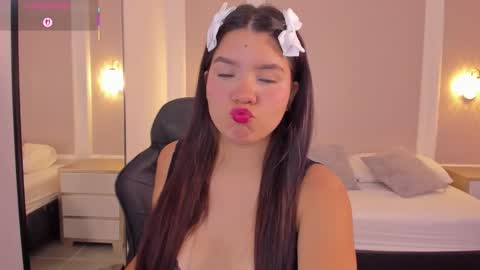 Snapshot of malu_03x chatting on 17, 10, 2025 M A L U online show from 17, 10, 2025