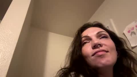 Snapshot of mamakinchen24 chatting on 5, 12, 2024 Deja Jonjon online show from 5, 12, 2024