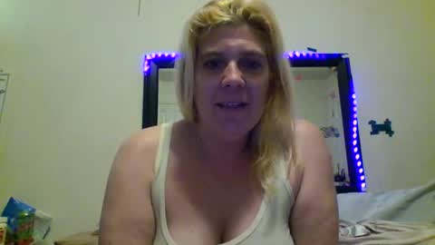 Snapshot of mandilube39 chatting on 6, 2, 2025 mindy22 online show from 6, 2, 2025