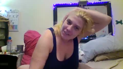 Snapshot of mandilube39 chatting on 7, 2, 2025 mindy22 online show from 7, 2, 2025