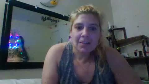 Snapshot of mandilube39 chatting on 2, 3, 2025 mindy22 online show from 2, 3, 2025