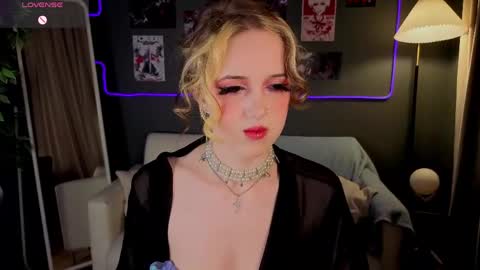 Snapshot of mandy_torres chatting on 2, 6, 2026 Luna online show from 2, 6, 2026