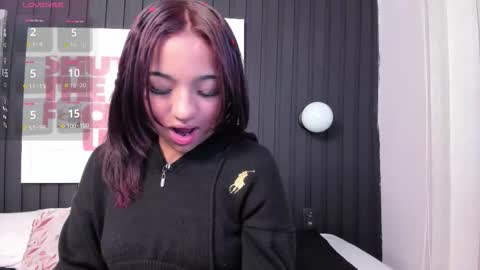 Snapshot of manelyk_evanss chatting on 8, 11, 2025 manelyk_evanss online show from 8, 11, 2025