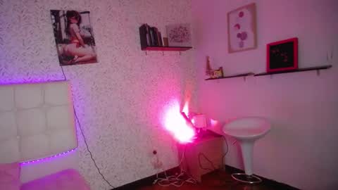 Snapshot of manelyke chatting on 10, 10, 2025 manelyke online show from 10, 10, 2025