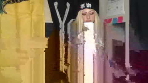 Snapshot of manicmercury chatting on 2, 1, 2025 manicmercury online show from 2, 1, 2025