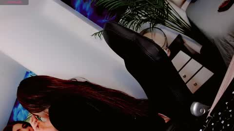 Manuela Kingsley online show from 10, 2, 2025