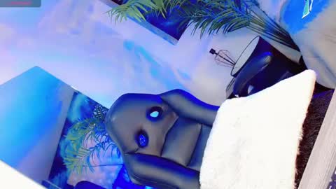 Manuela Kingsley online show from 8, 3, 2025