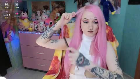 Manuela online show from 4, 12, 2025