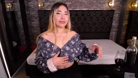 Snapshot of manuelaveelez chatting on 20, 12, 2025 Manuela online show from 20, 12, 2025
