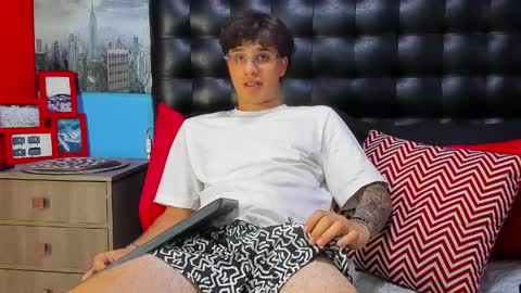 Snapshot of manuelr77 chatting on 6, 4, 2026 Manuel online show from 6, 4, 2026