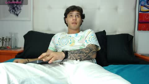 Snapshot of manuelr77 chatting on 8, 4, 2026 Manuel online show from 8, 4, 2026