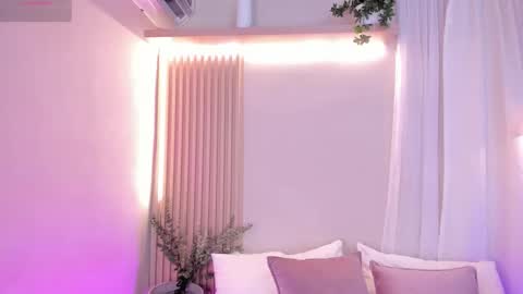 Snapshot of mara_brooks chatting on 15, 12, 2025 Mara online show from 15, 12, 2025