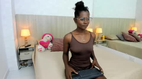Snapshot of mara_sinclair chatting on 8, 6, 2026 Mara Sinclair online show from 8, 6, 2026