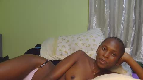 Snapshot of marclyne_cy chatting on 11, 10, 2025 marclyne_cy online show from 11, 10, 2025