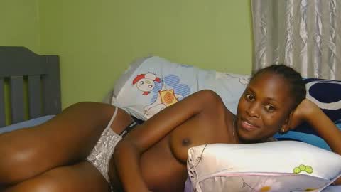 Snapshot of marclyne_cy chatting on 1, 11, 2025 marclyne_cy online show from 1, 11, 2025