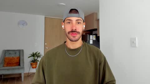 Snapshot of marco_tahani_ chatting on 24, 12, 2024 Marco IG marco tahani online show from 24, 12, 2024